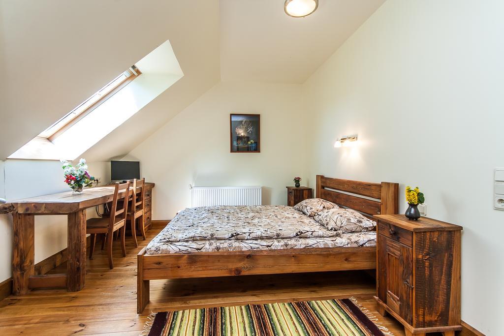 Hotel Laucu Akmens à Skulte  Extérieur photo